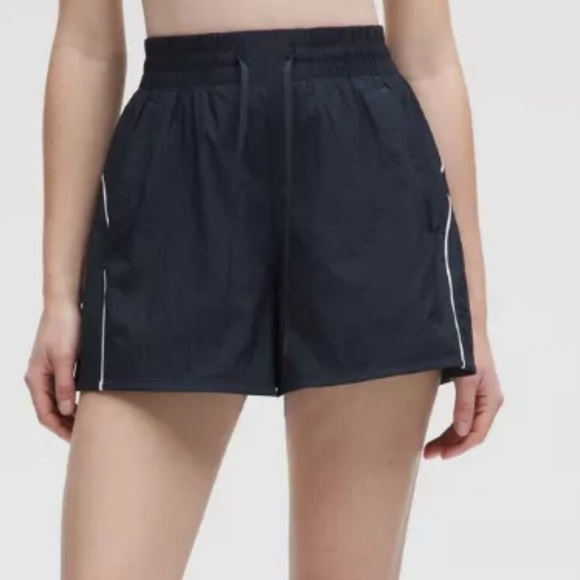 Lululemon License To Train High Rise Lightweight 4” - Black - Size 4 - Picture 1 of 6